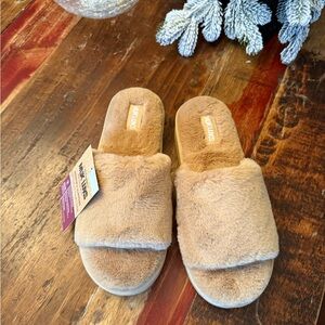 Muk Luks Beige Fuzzy Slide Slippers